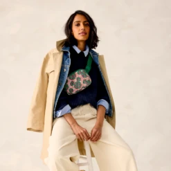 Vera Bradley Woodward Small Belt Bag : Mickey Mouse Kaleidoscope Lavender -Occasionally Yours Gifts Vera Bradley Disney Mickey Mouse Woodward Small Belt Bag 03