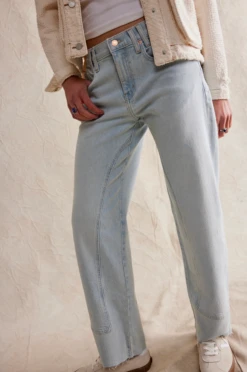 FREE PEOPLE Risk Taker Mid-Rise Straight 14 FREE PEOPLE Risk Taker Mid-Rise Straight -Occasionally Yours Gifts fp risk taker mid rise straight day dream blue 4