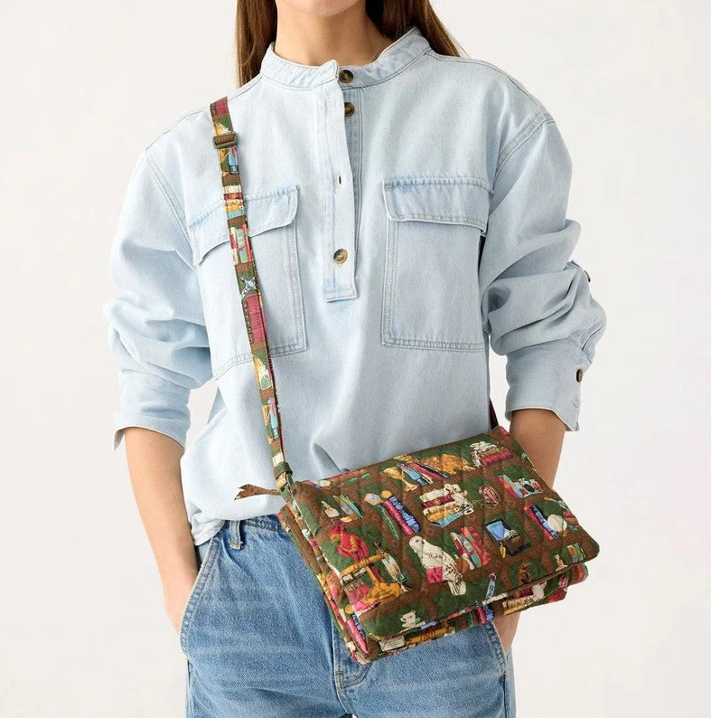 Vera Bradley Foxbury Crossbody : Hogwarts Library 2 Vera Bradley Foxbury Crossbody : Hogwarts Library - Image 2